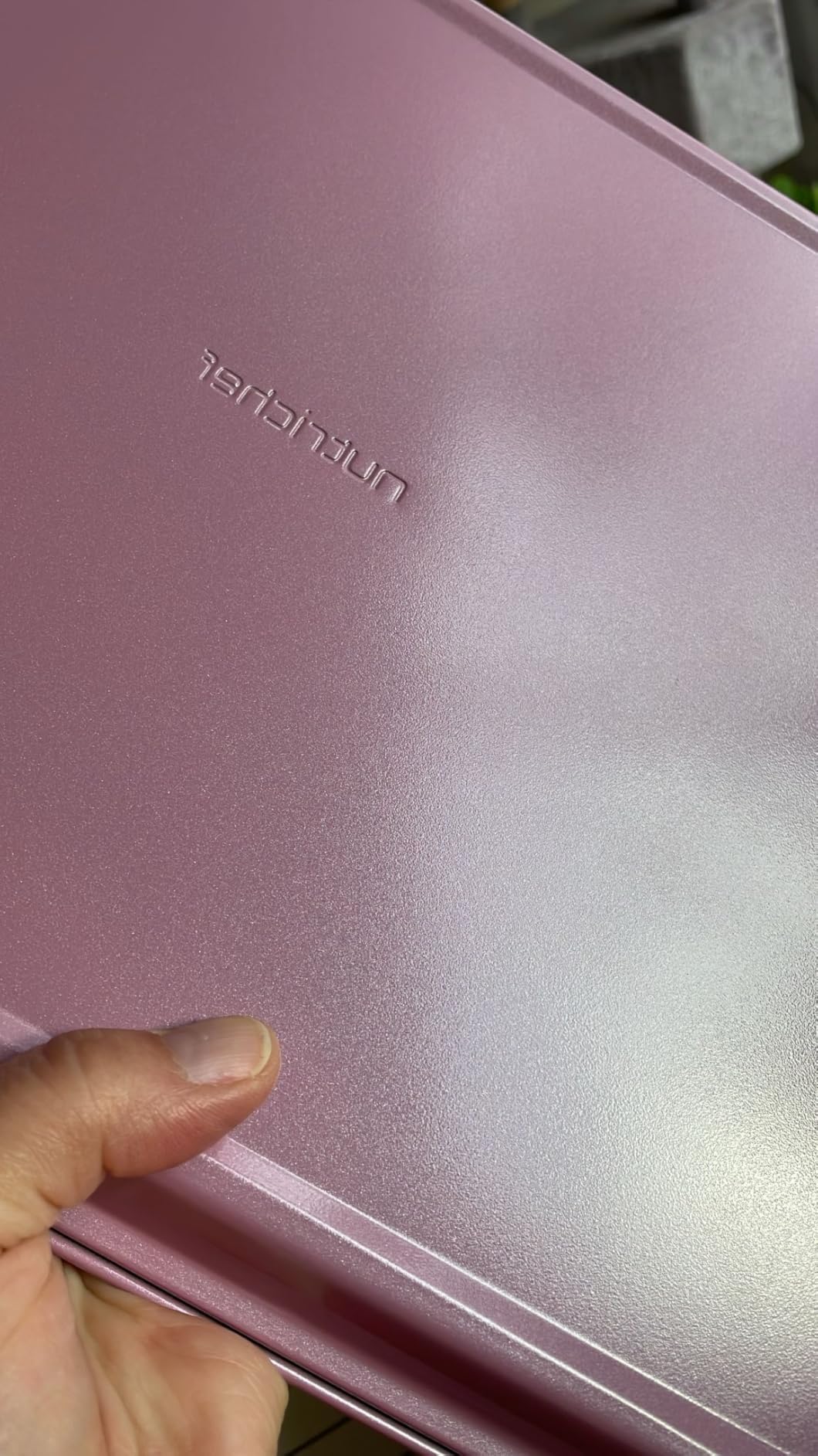 Pink baking tray with the embossed logo