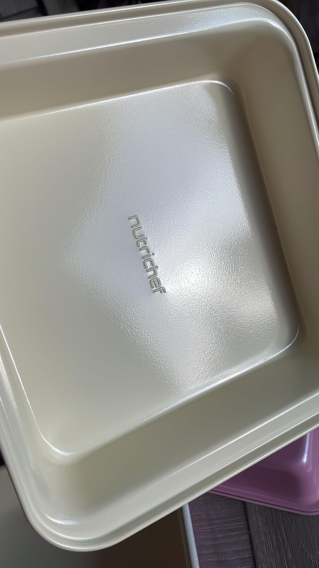 Close-up of the ceramic baking tray